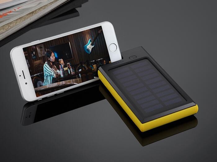Vodootporni solarni punjač za sve telefone NOVO 20000 mAh - Slika 6