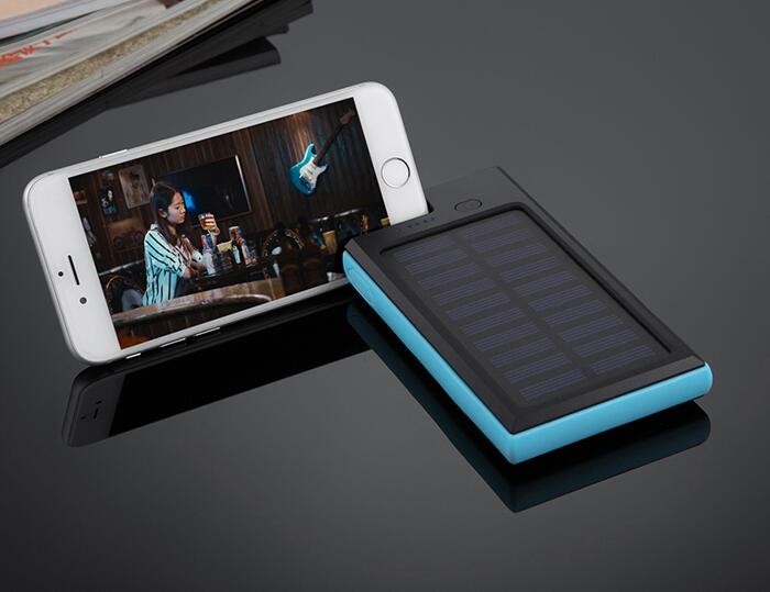 Vodootporni solarni punjač za sve telefone NOVO 20000 mAh - Slika 7