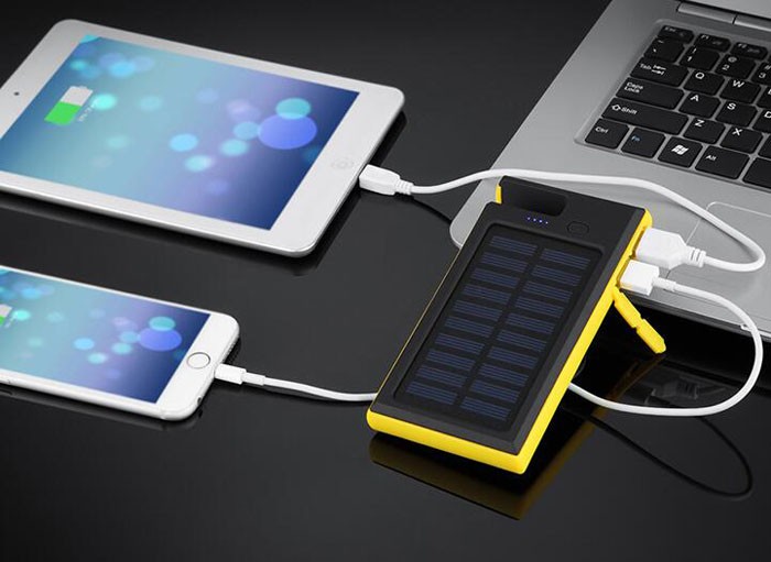 Vodootporni solarni punjač za sve telefone NOVO 20000 mAh - Slika 8